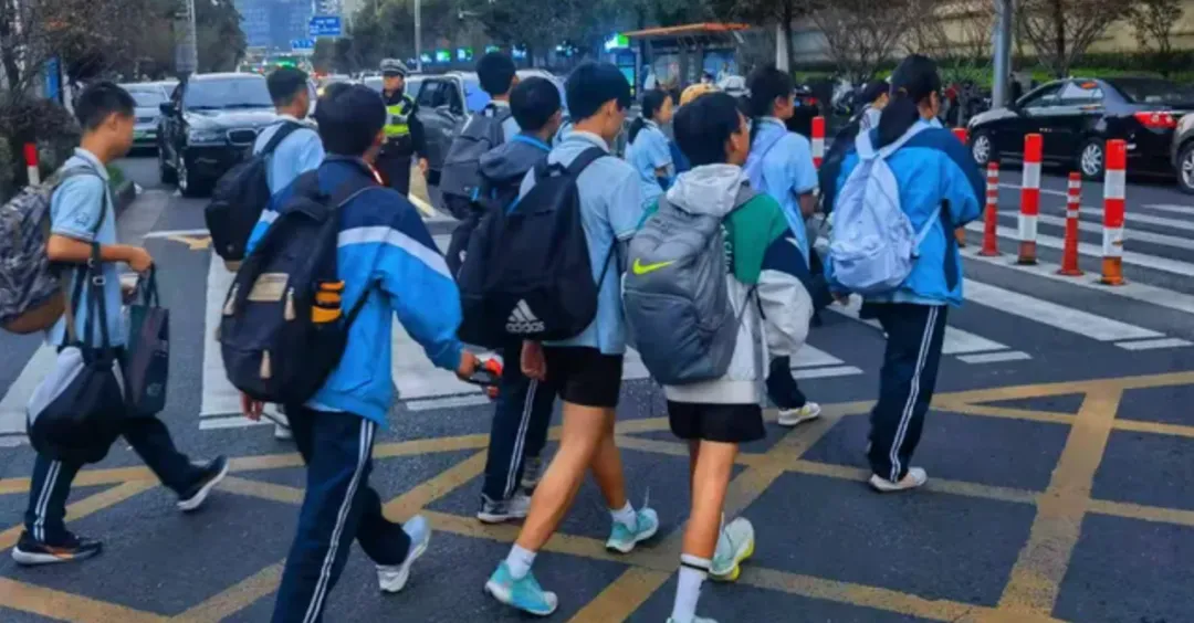 中考分流的恐惧,从来不是谣言本身-第1张图片-四季读书网 中考分流的恐惧,从来不是谣言本身-第1张图片-四季读书网