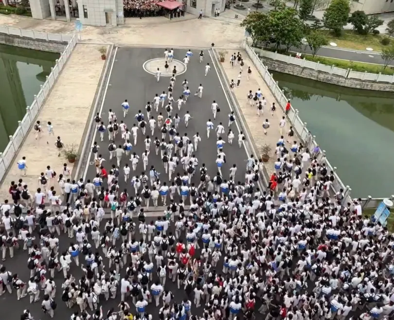 中考分流的恐惧,从来不是谣言本身-第2张图片-四季读书网 中考分流的恐惧,从来不是谣言本身-第2张图片-四季读书网
