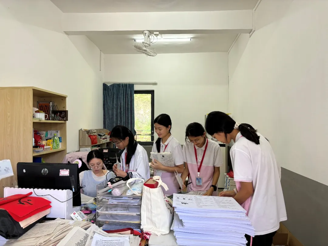 初战中考,青年有为|2026届九年级青年教师风采展示(六)-第4张图片-四季读书网 初战中考,青年有为|2026届九年级青年教师风采展示(六)-第4张图片-四季读书网