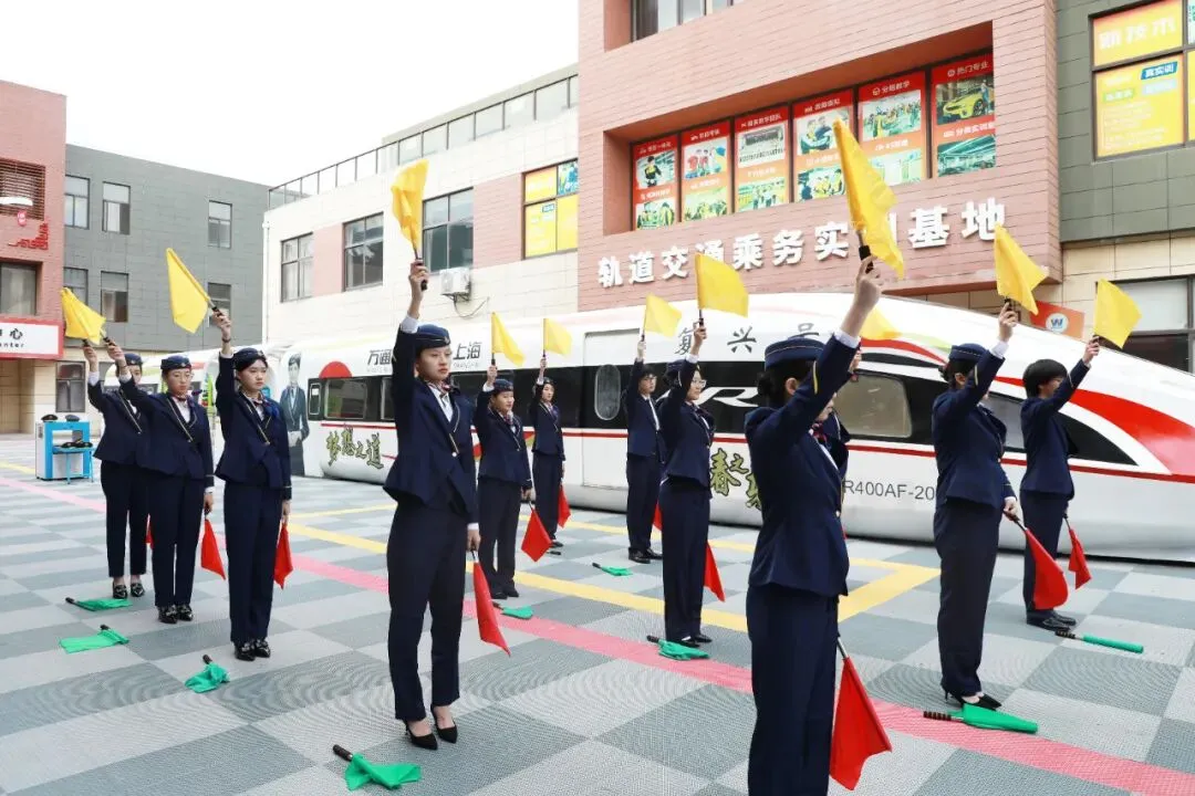 中考没录上,还有哪些学校可以报名?上海万通少量名额补录中....-第4张图片-四季读书网 中考没录上,还有哪些学校可以报名?上海万通少量名额补录中....-第4张图片-四季读书网
