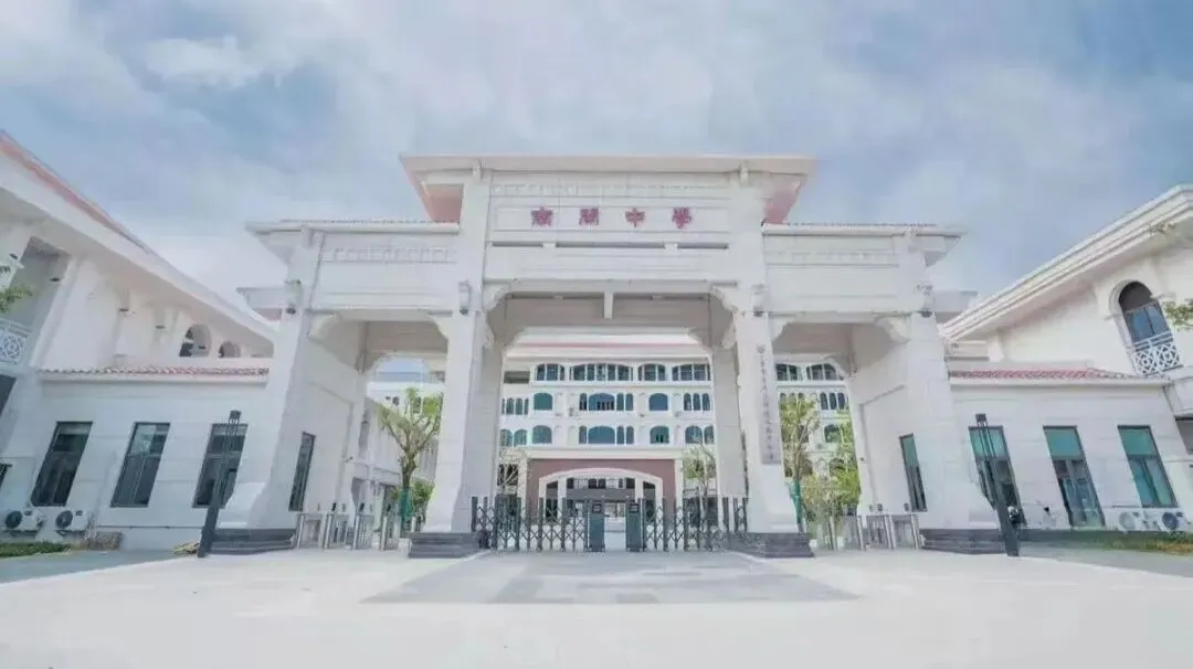 2026年三亚市中考第一批指标到校投档分数线:同一初中去不同高中最多差约59分-第3张图片-四季读书网