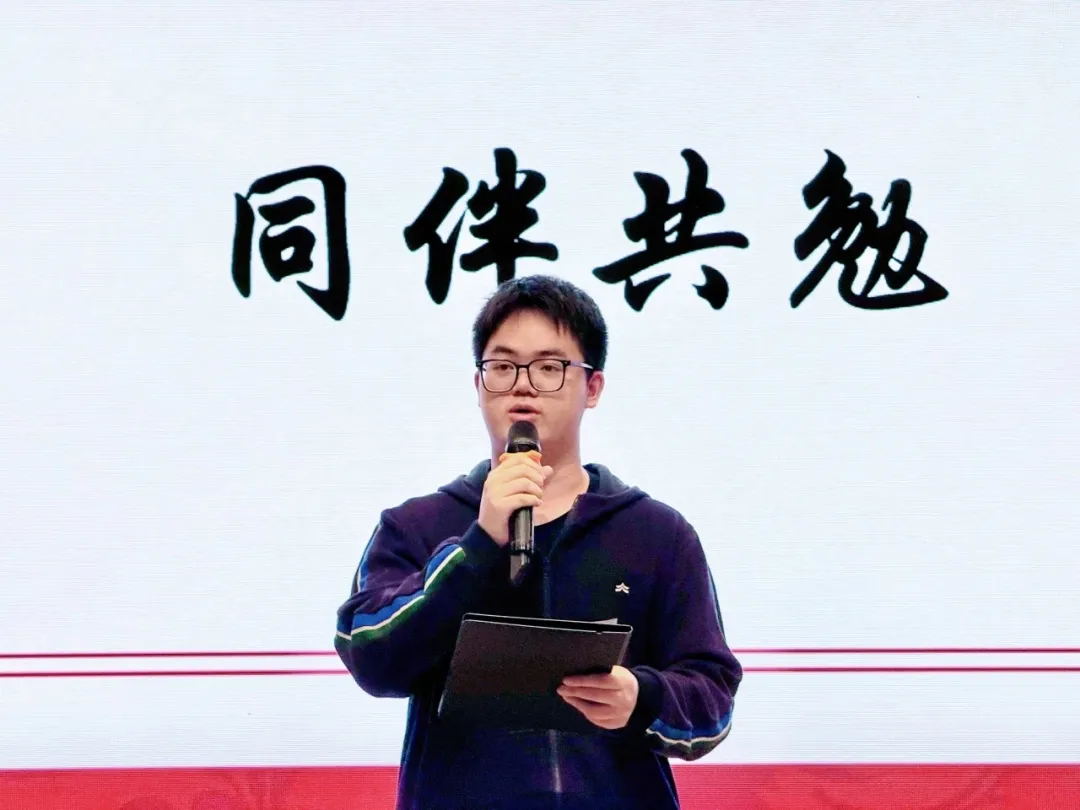 骄子说·首届毕业生|从中考成都5+2区域2300名到高考全省651名,张浩铭被中科大录取!-第3张图片-四季读书网 骄子说·首届毕业生|从中考成都5+2区域2300名到高考全省651名,张浩铭被中科大录取!-第3张图片-四季读书网