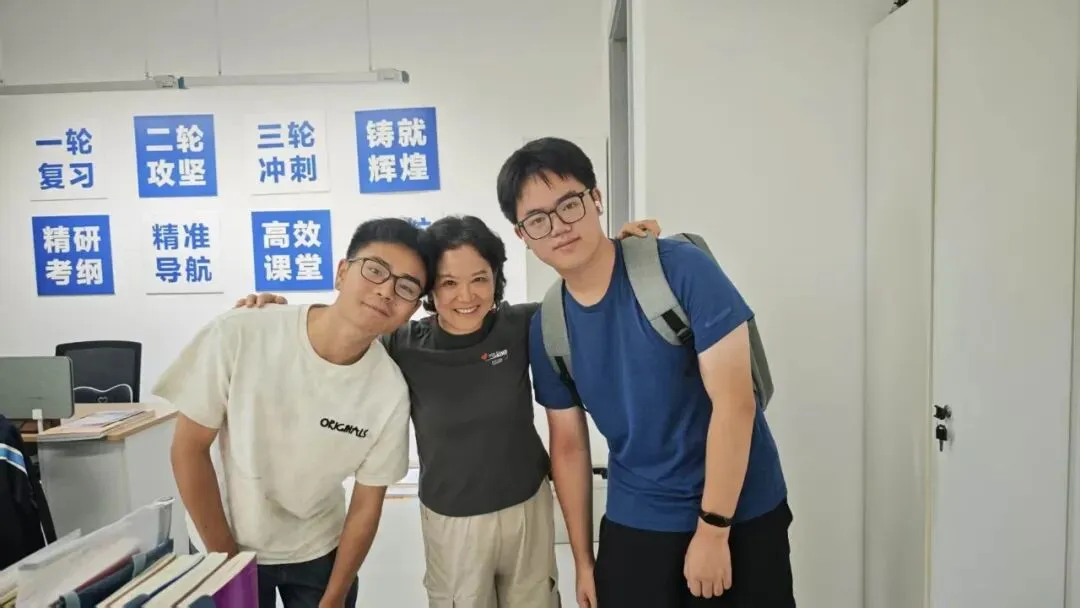 骄子说·首届毕业生|从中考成都5+2区域2300名到高考全省651名,张浩铭被中科大录取!-第4张图片-四季读书网 骄子说·首届毕业生|从中考成都5+2区域2300名到高考全省651名,张浩铭被中科大录取!-第4张图片-四季读书网
