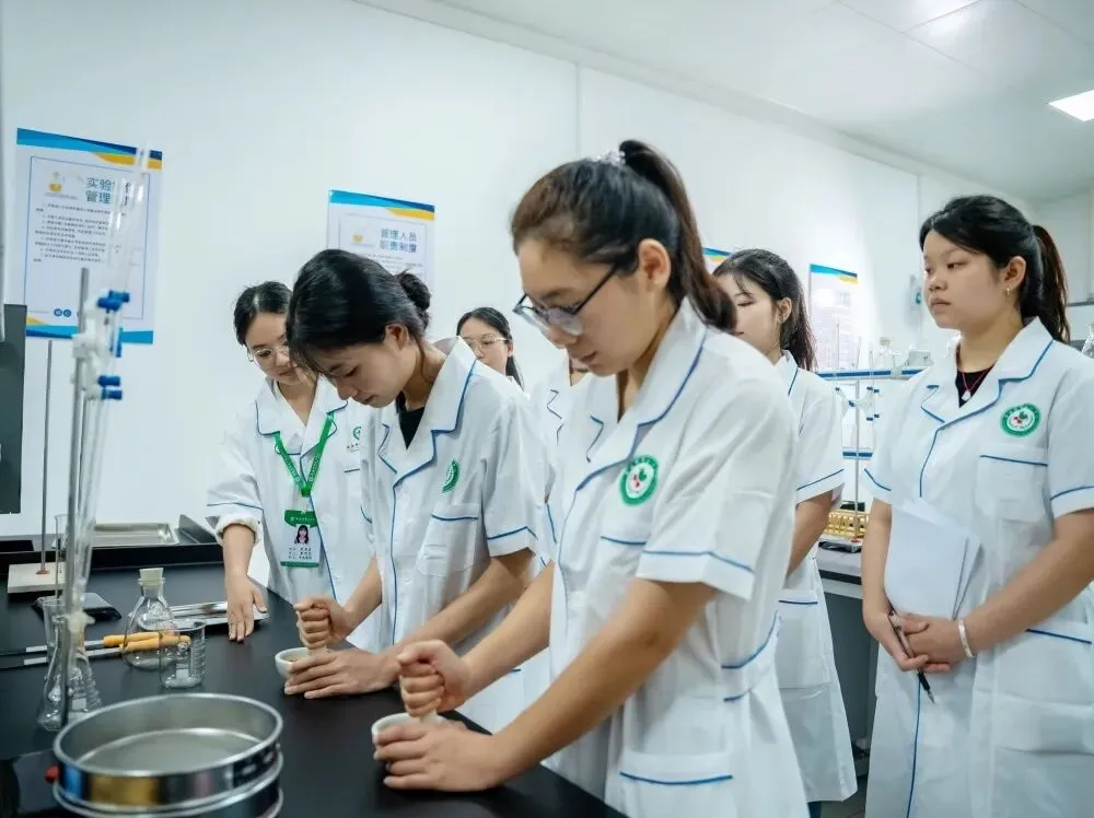 2026年中考,男生建议报考这些专业,最吃香、好就业、稳升学!-第5张图片-四季读书网 2026年中考,男生建议报考这些专业,最吃香、好就业、稳升学!-第5张图片-四季读书网