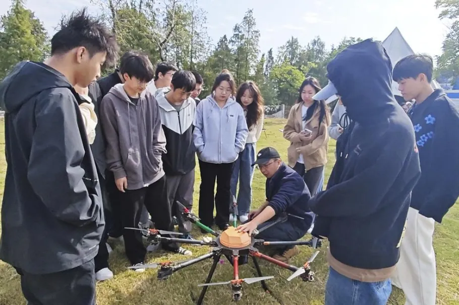中考落榜?2026年技能工匠班正招生,本科名校内学习培养,高薪就业!-第24张图片-四季读书网 中考落榜?2026年技能工匠班正招生,本科名校内学习培养,高薪就业!-第24张图片-四季读书网