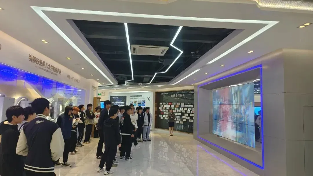 中考落榜?2026年技能工匠班正招生,本科名校内学习培养,高薪就业!-第53张图片-四季读书网 中考落榜?2026年技能工匠班正招生,本科名校内学习培养,高薪就业!-第53张图片-四季读书网