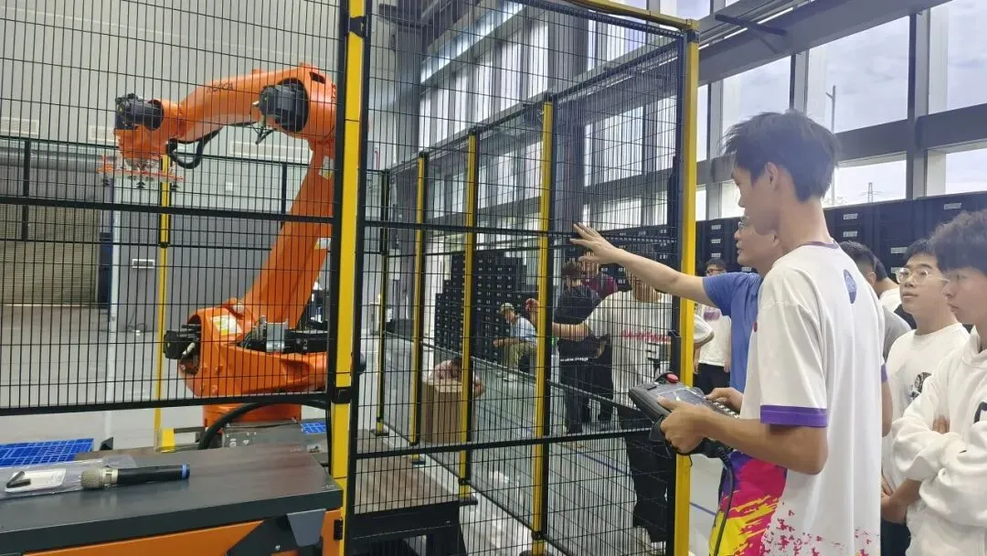中考落榜?2026年技能工匠班正招生,本科名校内学习培养,高薪就业!-第54张图片-四季读书网 中考落榜?2026年技能工匠班正招生,本科名校内学习培养,高薪就业!-第54张图片-四季读书网