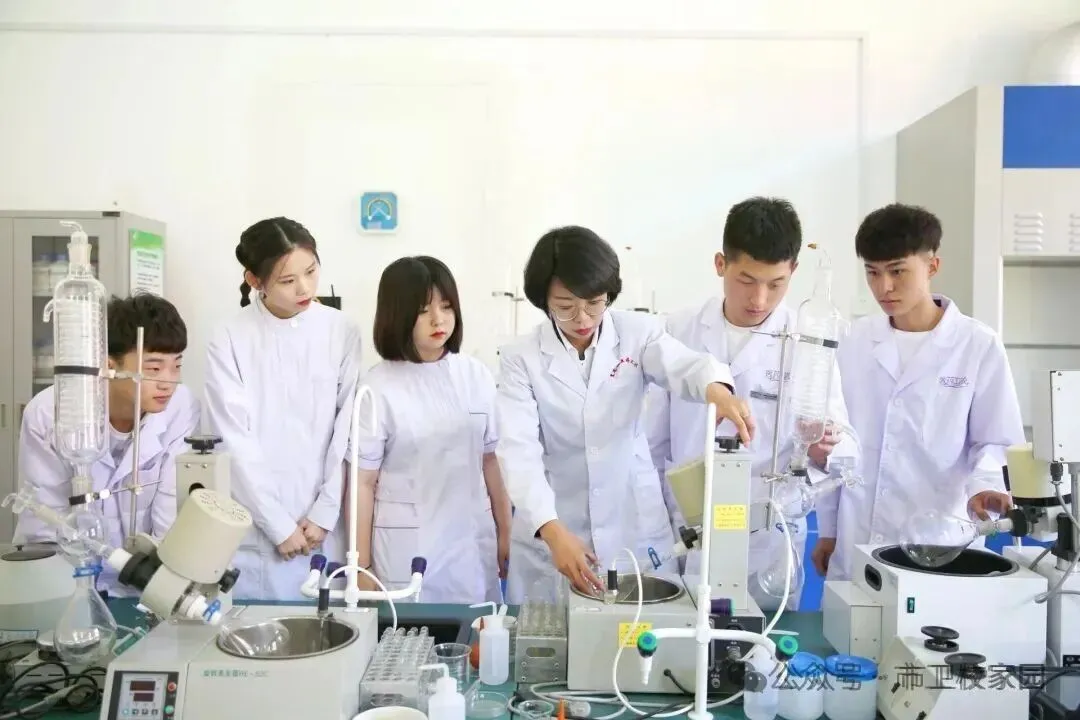 中考后如何选专业?学医前景广阔!黑龙江龙卫医药医护中专2026招生开启-第4张图片-四季读书网 中考后如何选专业?学医前景广阔!黑龙江龙卫医药医护中专2026招生开启-第4张图片-四季读书网