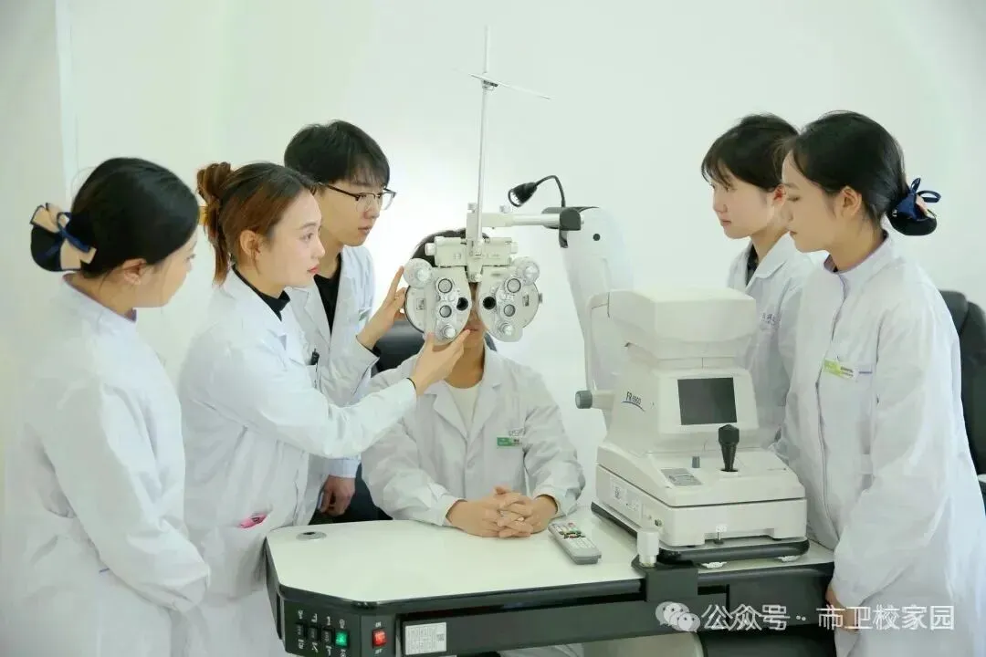 中考后如何选专业?学医前景广阔!黑龙江龙卫医药医护中专2026招生开启-第6张图片-四季读书网 中考后如何选专业?学医前景广阔!黑龙江龙卫医药医护中专2026招生开启-第6张图片-四季读书网
