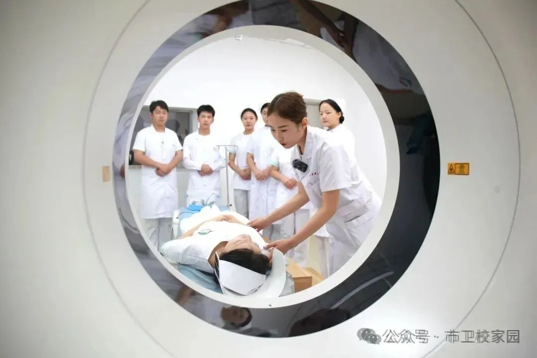 中考后如何选专业?学医前景广阔!黑龙江龙卫医药医护中专2026招生开启-第10张图片-四季读书网 中考后如何选专业?学医前景广阔!黑龙江龙卫医药医护中专2026招生开启-第10张图片-四季读书网