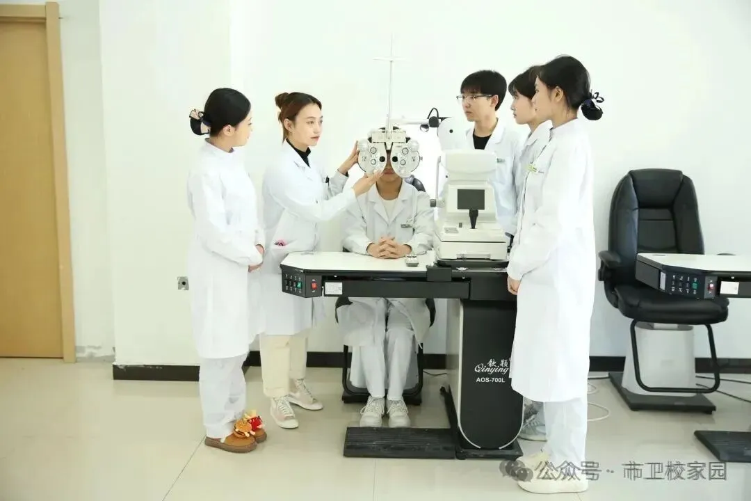中考后如何选专业?学医前景广阔!黑龙江龙卫医药医护中专2026招生开启-第11张图片-四季读书网 中考后如何选专业?学医前景广阔!黑龙江龙卫医药医护中专2026招生开启-第11张图片-四季读书网