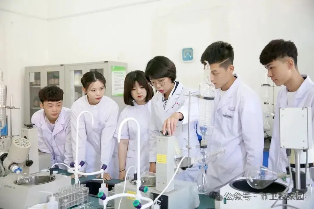 中考后如何选专业?学医前景广阔!黑龙江龙卫医药医护中专2026招生开启-第13张图片-四季读书网 中考后如何选专业?学医前景广阔!黑龙江龙卫医药医护中专2026招生开启-第13张图片-四季读书网
