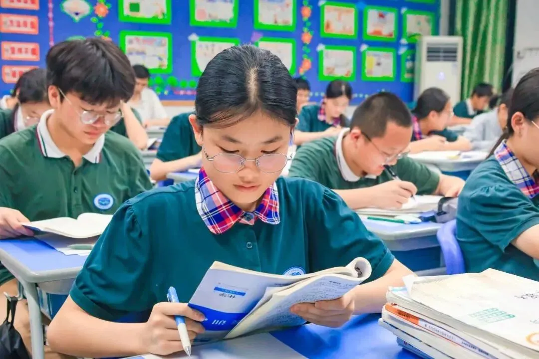 【中考专访八】能舞善绘喜阅读,潜心耕耘赴广中-第7张图片-四季读书网