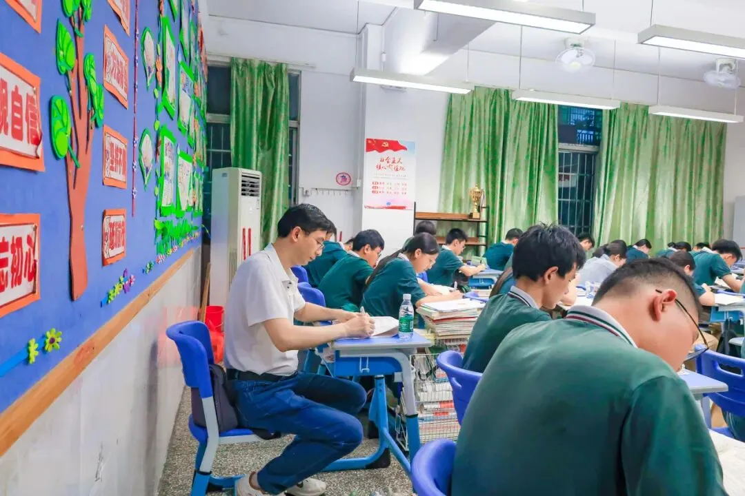 【中考专访八】能舞善绘喜阅读,潜心耕耘赴广中-第10张图片-四季读书网