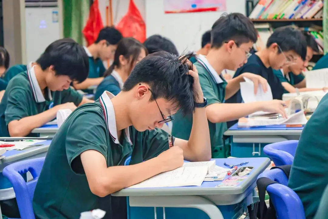 【中考专访八】能舞善绘喜阅读,潜心耕耘赴广中-第13张图片-四季读书网