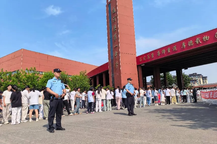 “警”随中考,通河公安为梦想护航!-第10张图片-四季读书网