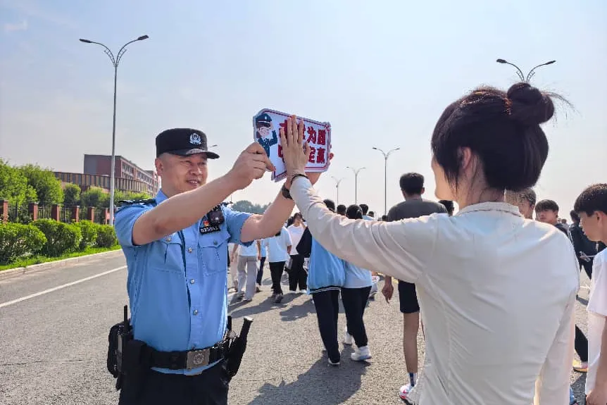 “警”随中考,通河公安为梦想护航!-第25张图片-四季读书网