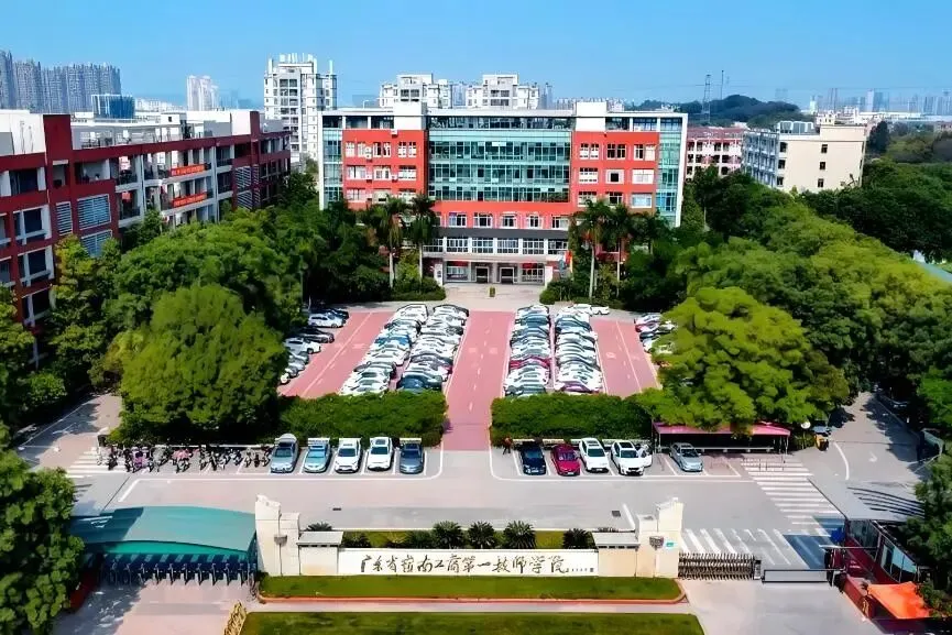 中考落榜≠无路可走!公办自主招生+优质民办院校盘点,低分照样拿下全日制大学-第18张图片-四季读书网