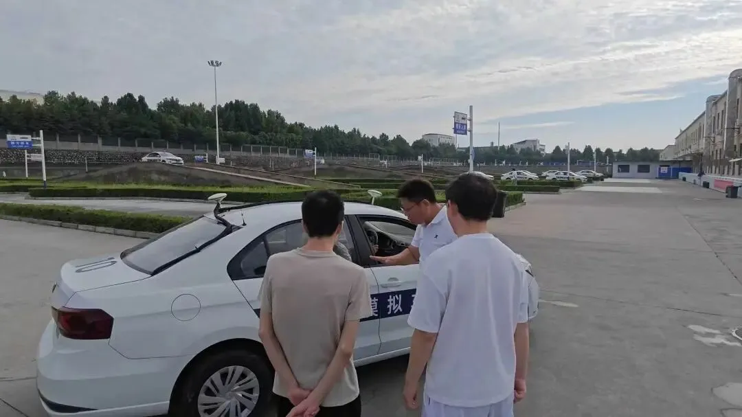 洛新考场科目二考试及模拟全攻略(上):避开这些坑,稳稳拿证!-第2张图片-四季读书网 洛新考场科目二考试及模拟全攻略(上):避开这些坑,稳稳拿证!-第2张图片-四季读书网