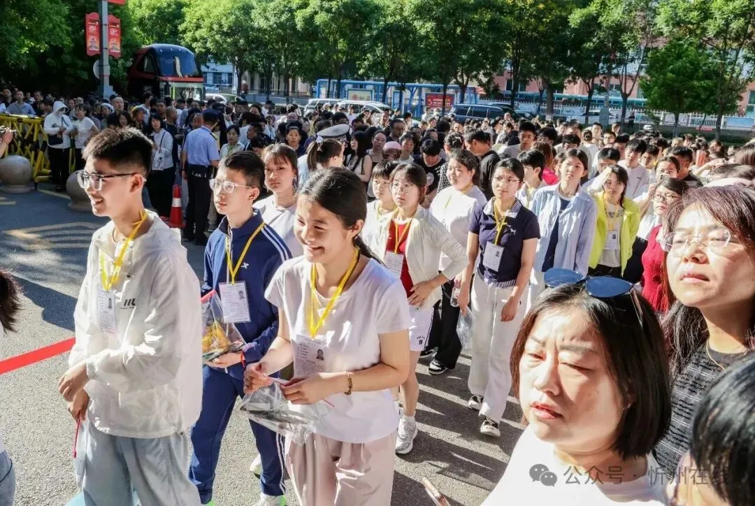 忻州中考首日,现场直击……-第4张图片-四季读书网 忻州中考首日,现场直击……-第4张图片-四季读书网