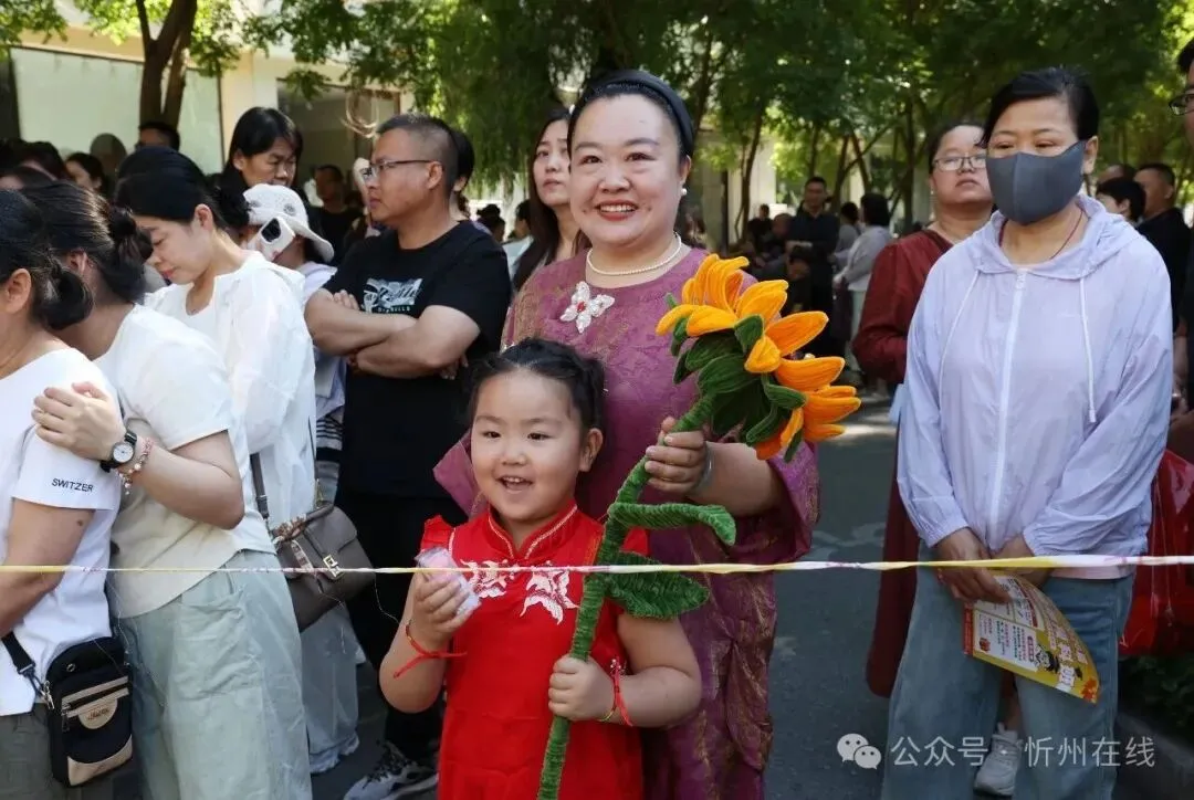 忻州中考首日,现场直击……-第8张图片-四季读书网 忻州中考首日,现场直击……-第8张图片-四季读书网