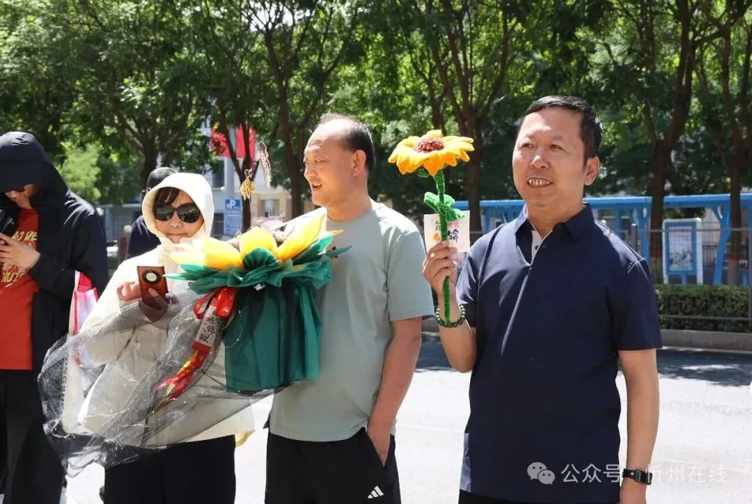 忻州中考首日,现场直击……-第9张图片-四季读书网 忻州中考首日,现场直击……-第9张图片-四季读书网
