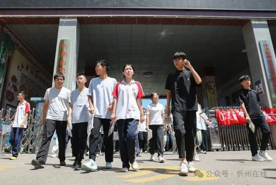 忻州中考首日,现场直击……-第12张图片-四季读书网 忻州中考首日,现场直击……-第12张图片-四季读书网