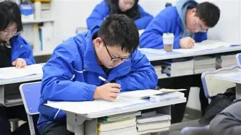 26中考、高考补习怎么挑?西安全日制收费、班型、适配人群全盘点-第14张图片-四季读书网