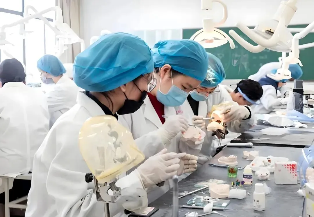 中考择校最怕“选错路”?这所医药职高,用双向兜底打破择校焦虑.-第4张图片-四季读书网 中考择校最怕“选错路”?这所医药职高,用双向兜底打破择校焦虑.-第4张图片-四季读书网