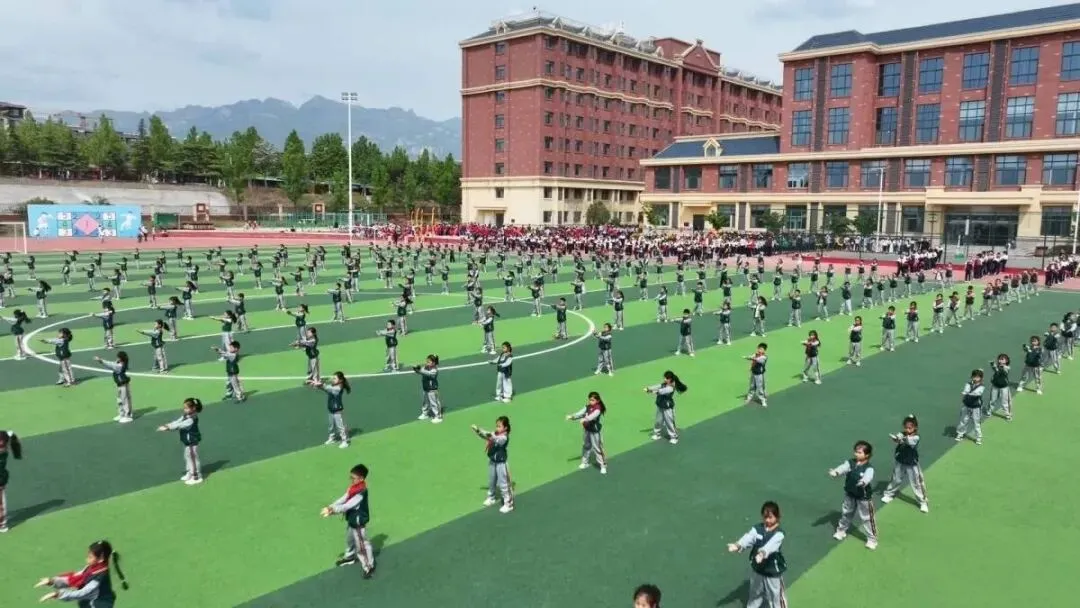 深耕课堂改革 首战中考创佳绩——岳峰中学首届中考喜获开门红-第9张图片-四季读书网 深耕课堂改革 首战中考创佳绩——岳峰中学首届中考喜获开门红-第9张图片-四季读书网