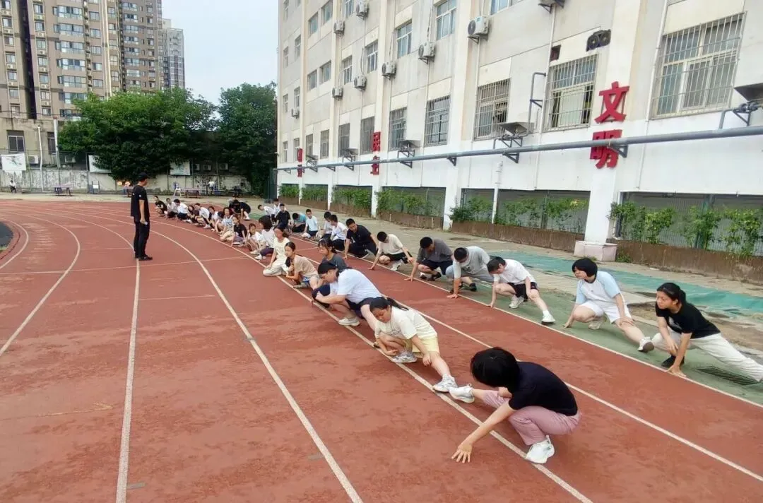 我校教职工子女中考体育暑期公益训练营圆满收官-第5张图片-四季读书网