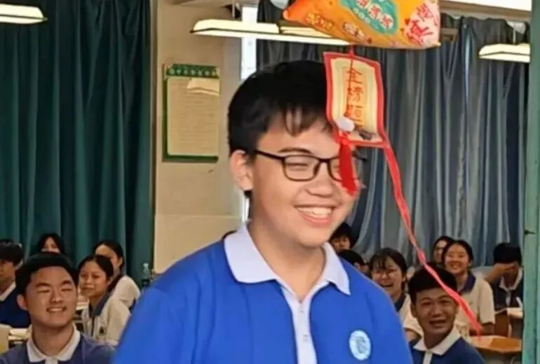 华龙少年中考传捷报-第57张图片-四季读书网 华龙少年中考传捷报-第57张图片-四季读书网