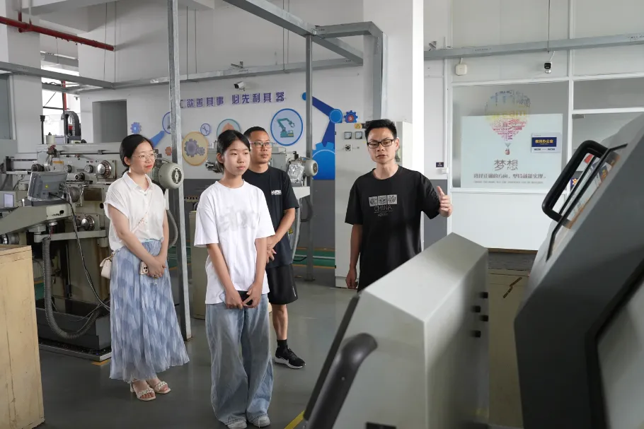 龚邱雯中考664分!没选重点高中,上了中专-第3张图片-四季读书网 龚邱雯中考664分!没选重点高中,上了中专-第3张图片-四季读书网