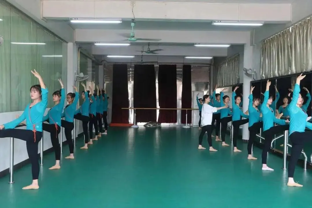 中考报读指南 | 广东省国防科技技师学院2026招生简章 | 补录计划-第16张图片-四季读书网 中考报读指南 | 广东省国防科技技师学院2026招生简章 | 补录计划-第16张图片-四季读书网