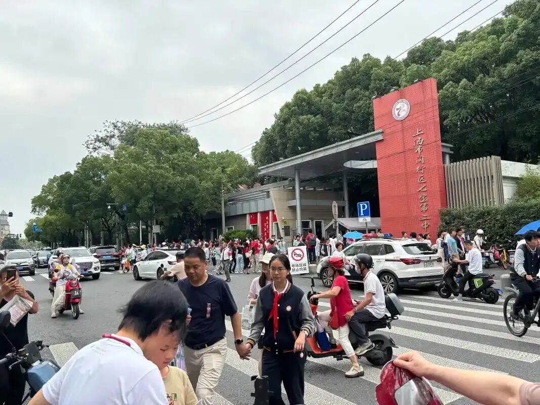 2026中考作文新趋势:故事写得再真,也未必能拿一类文-第1张图片-四季读书网 2026中考作文新趋势:故事写得再真,也未必能拿一类文-第1张图片-四季读书网
