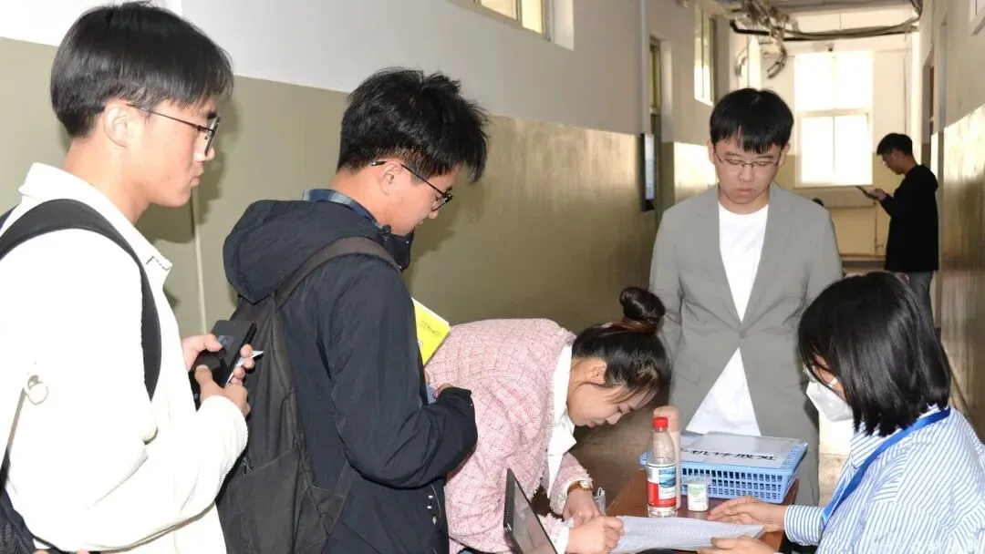 站在高考回头看中考,其实去哪个学校没那么重要,重要的是积攒信心,重新出发-第1张图片-四季读书网