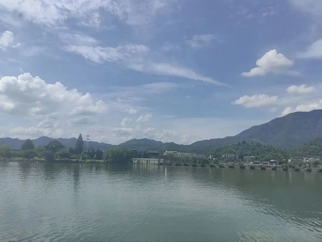 中考后的承诺:咬牙带女儿8天双城游,有崩溃有惊喜,这才是旅行的真实模样-第5张图片-四季读书网
