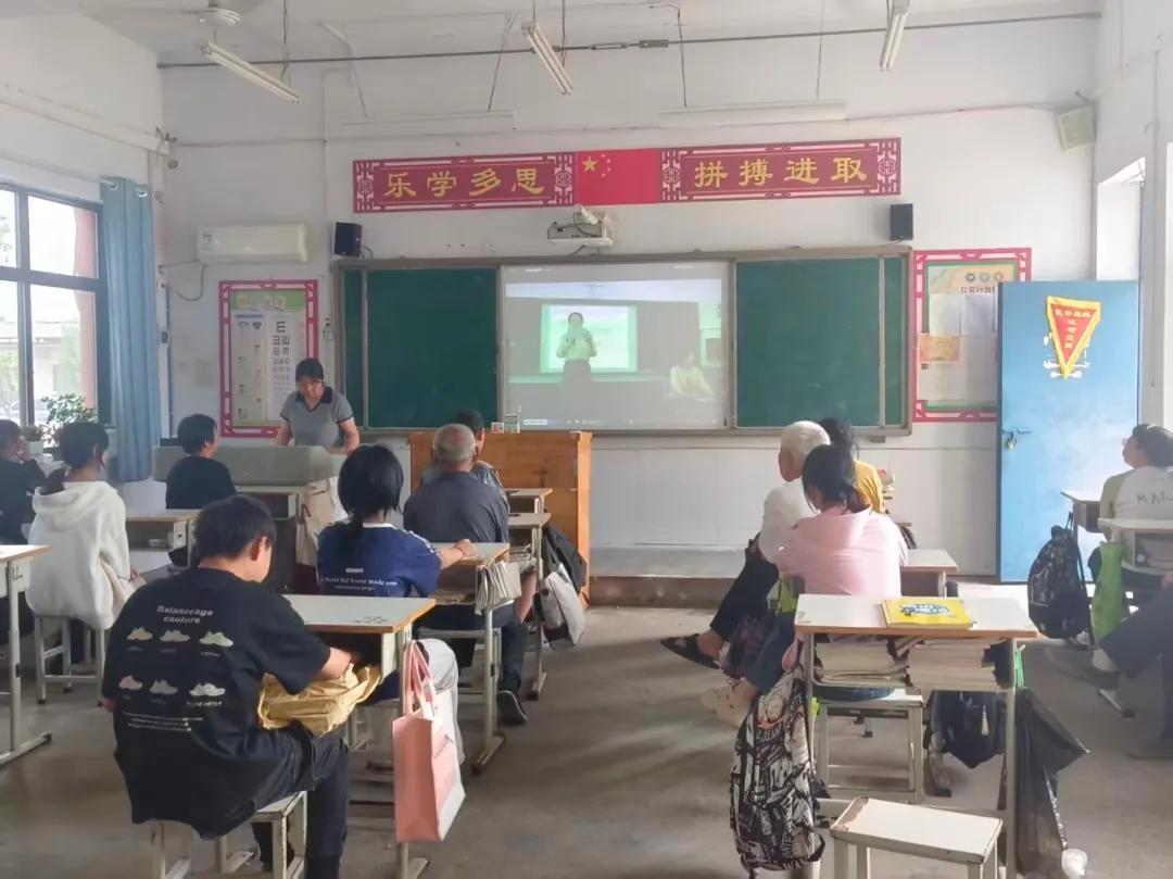 同心共育 护航少年中考路—— 焦作市张梦怡名班主任工作室闫纪芬老师家校共育故事分享-第3张图片-四季读书网