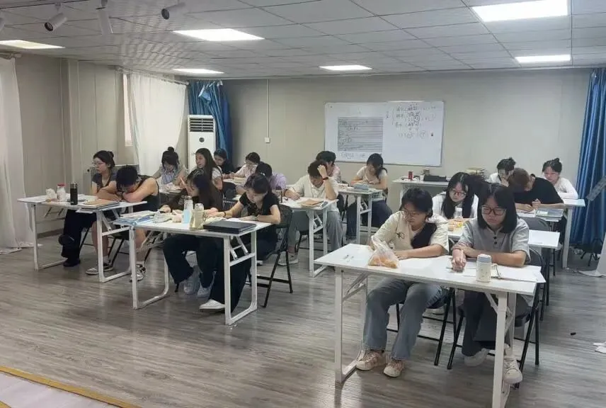 玲枫艺考|27届学子七月专业课模拟考试顺利举行-第16张图片-四季读书网 玲枫艺考|27届学子七月专业课模拟考试顺利举行-第16张图片-四季读书网