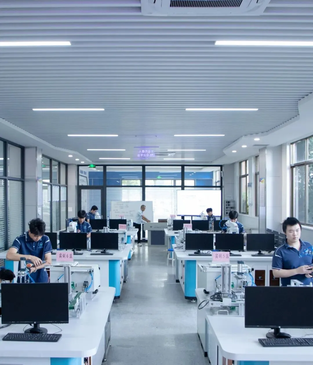 中考分流看这里!白云工商技师学院 2026 自主招生简章【校园环境+专业】-第24张图片-四季读书网