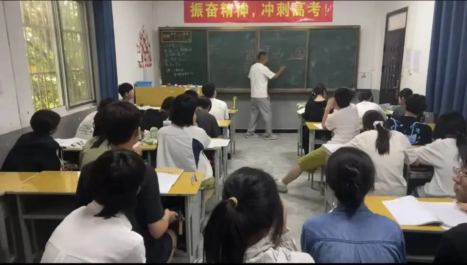 郑州新明一中考学校2027年【第十一届】初三全日制集训招生简章-第95张图片-四季读书网 郑州新明一中考学校2027年【第十一届】初三全日制集训招生简章-第95张图片-四季读书网