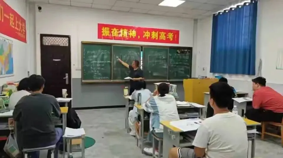 郑州新明一中考学校2027年【第十一届】初三全日制集训招生简章-第131张图片-四季读书网 郑州新明一中考学校2027年【第十一届】初三全日制集训招生简章-第131张图片-四季读书网