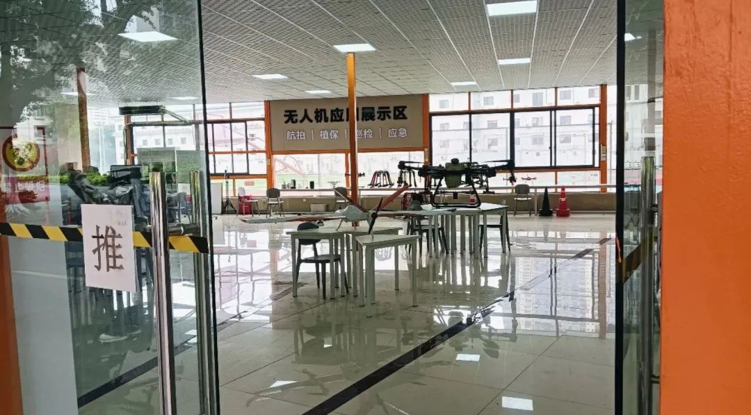 中考成绩差?看过来!广西邮电技工学校2026年招生简章-第4张图片-四季读书网