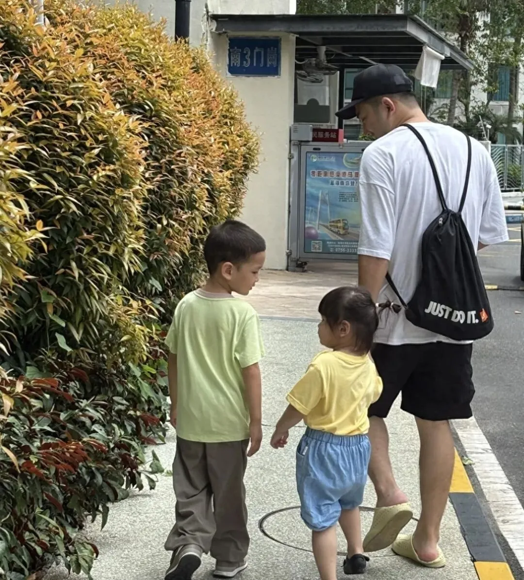 十岁女孩撕碎试卷那晚,我决定闭嘴不再晒娃-第1张图片-四季读书网