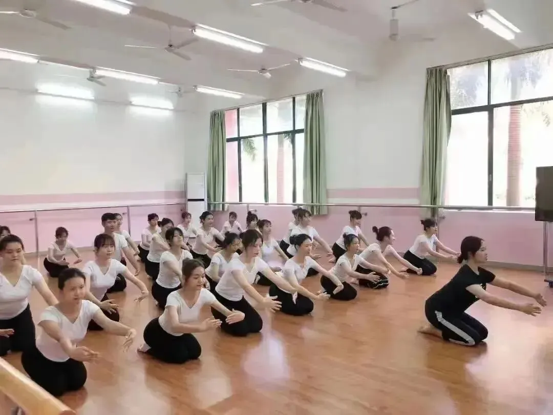 广东华商技工学校中考补录报名入口-第22张图片-四季读书网 广东华商技工学校中考补录报名入口-第22张图片-四季读书网