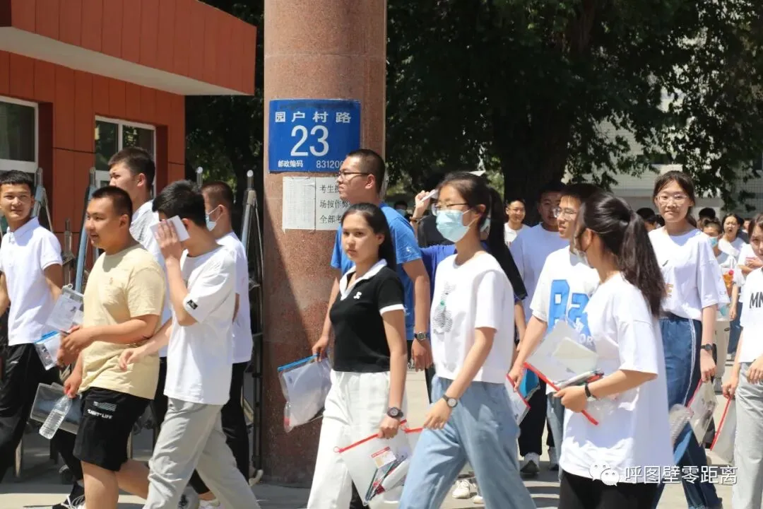 呼图壁县1717名中考考生奔赴考场-第9张图片-四季读书网