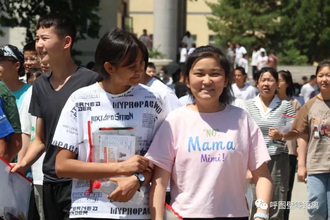 呼图壁县1717名中考考生奔赴考场-第11张图片-四季读书网