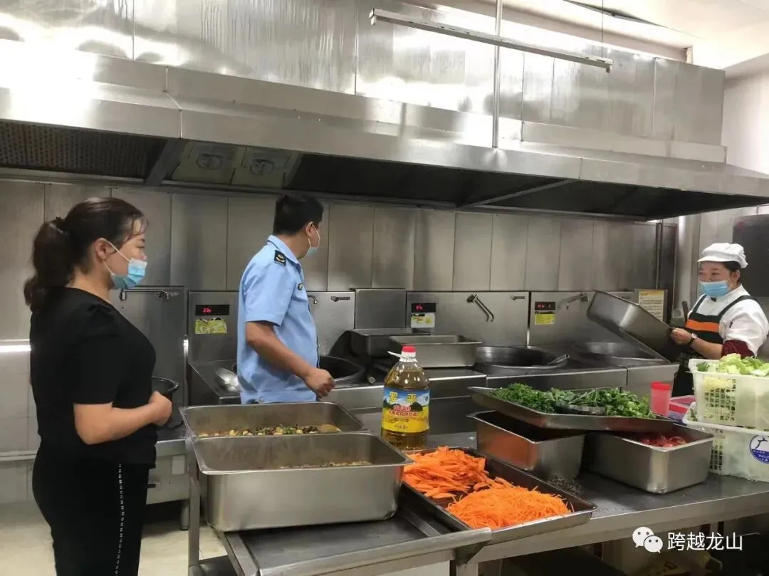 龙山市场监督管理所开启中考食品安全护航模式-第4张图片-四季读书网 龙山市场监督管理所开启中考食品安全护航模式-第4张图片-四季读书网