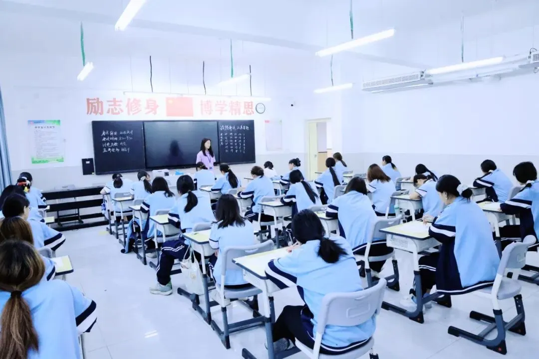 中考录取不理想?别将就!花都学校转学通道开启,给孩子一个更好的起点-第8张图片-四季读书网 中考录取不理想?别将就!花都学校转学通道开启,给孩子一个更好的起点-第8张图片-四季读书网