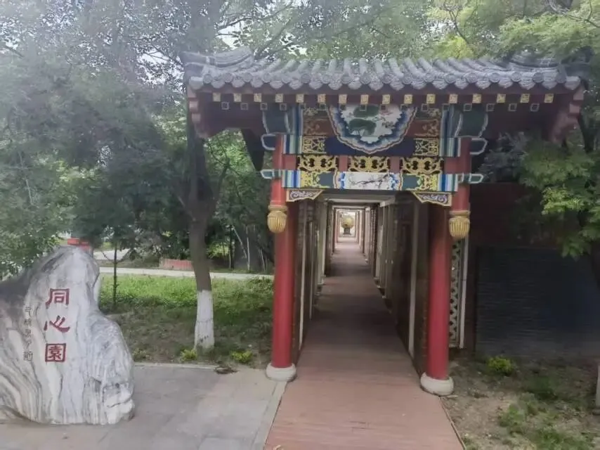 26真题:你所在的辖区正在推进老旧小区燃气换新改造工作,在推进过程中,有一户老人出现抵触情绪,你作为该项工作的负责人,会怎么处理?-第1张图片-四季读书网 26真题:你所在的辖区正在推进老旧小区燃气换新改造工作,在推进过程中,有一户老人出现抵触情绪,你作为该项工作的负责人,会怎么处理?-第1张图片-四季读书网